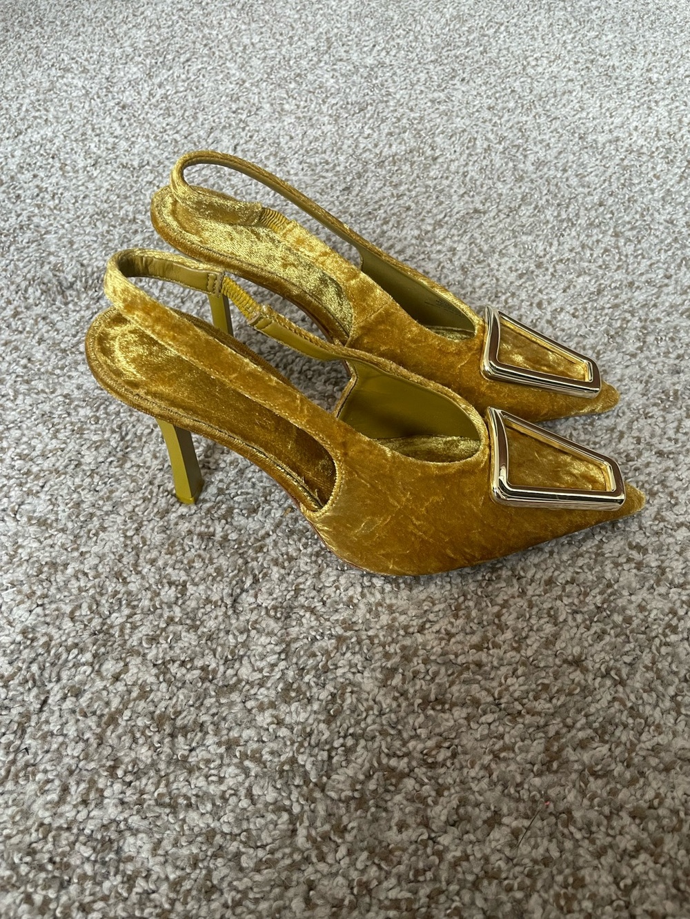 Gianni Bini Jalen Velvet Oversized Ornament Slingback Pumps Sz 7 - Picture 2 of 6